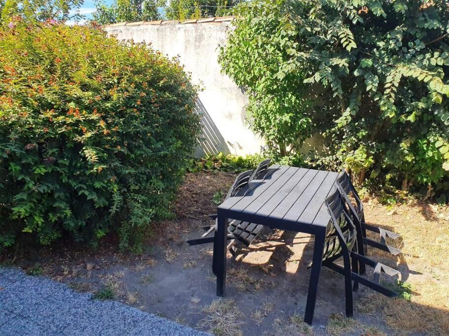 Appartement Centre Ville Au Calme Jardin Et Parking Public La Rochelle  Exterior foto